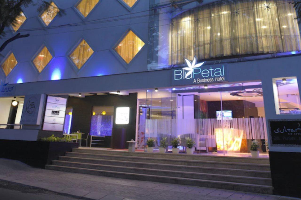 Blu Petal - A Business Hotel Bengalúr Exteriér fotografie