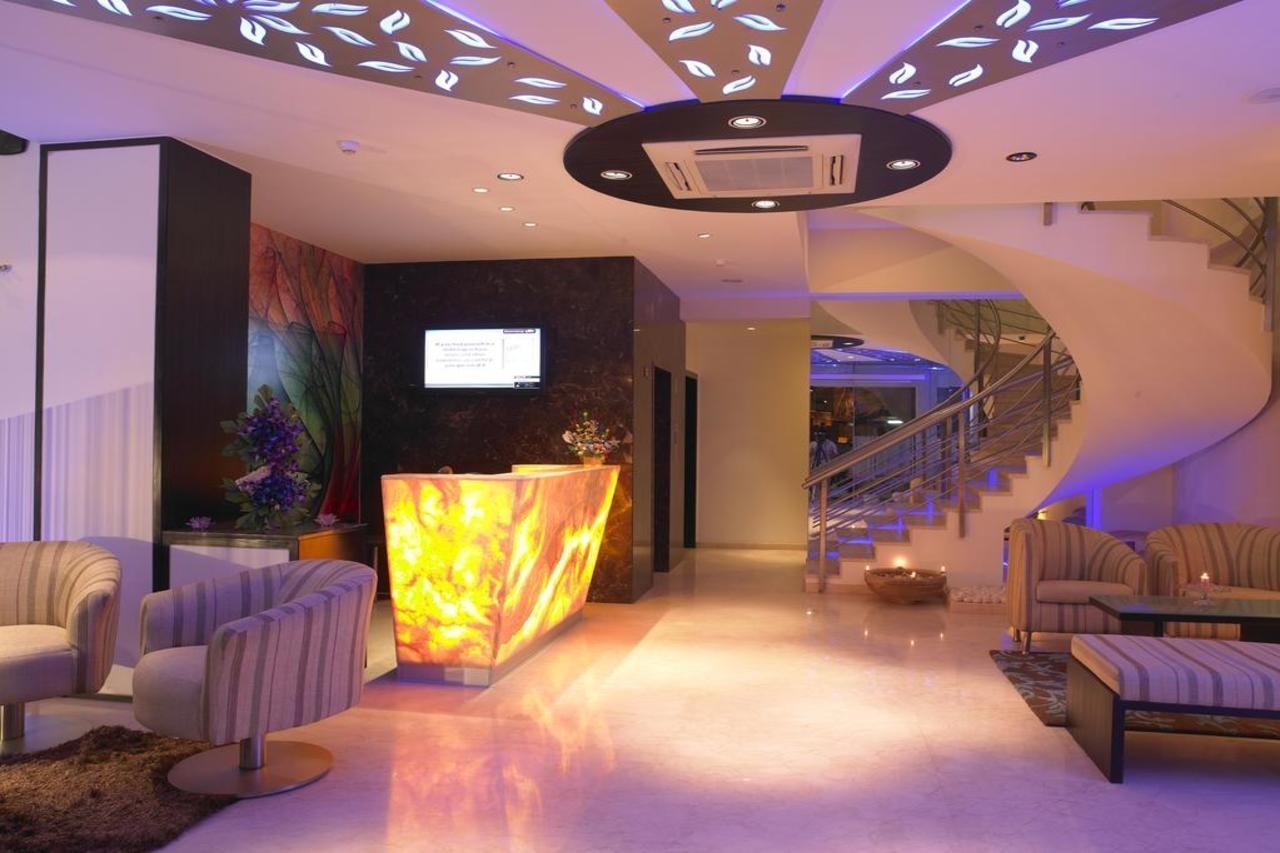 Blu Petal - A Business Hotel Bengalúr Exteriér fotografie