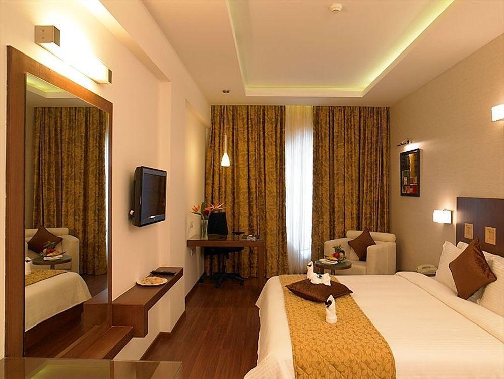 Blu Petal - A Business Hotel Bengalúr Exteriér fotografie
