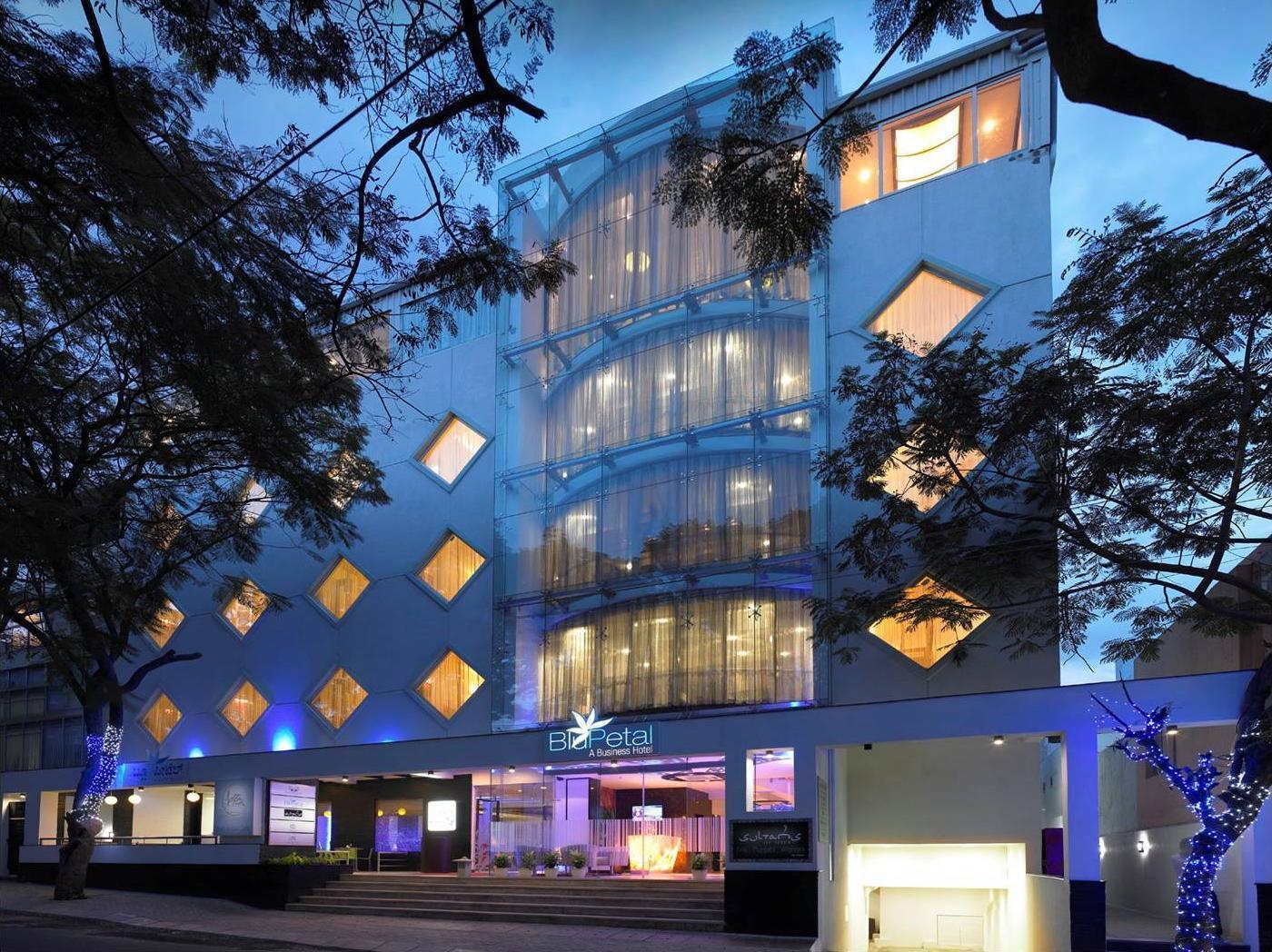 Blu Petal - A Business Hotel Bengalúr Exteriér fotografie