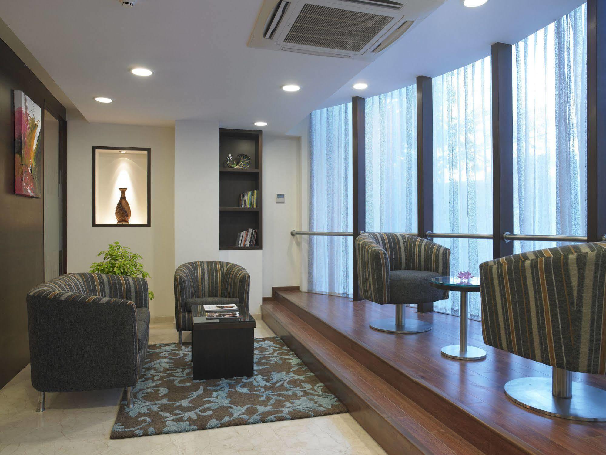 Blu Petal - A Business Hotel Bengalúr Exteriér fotografie