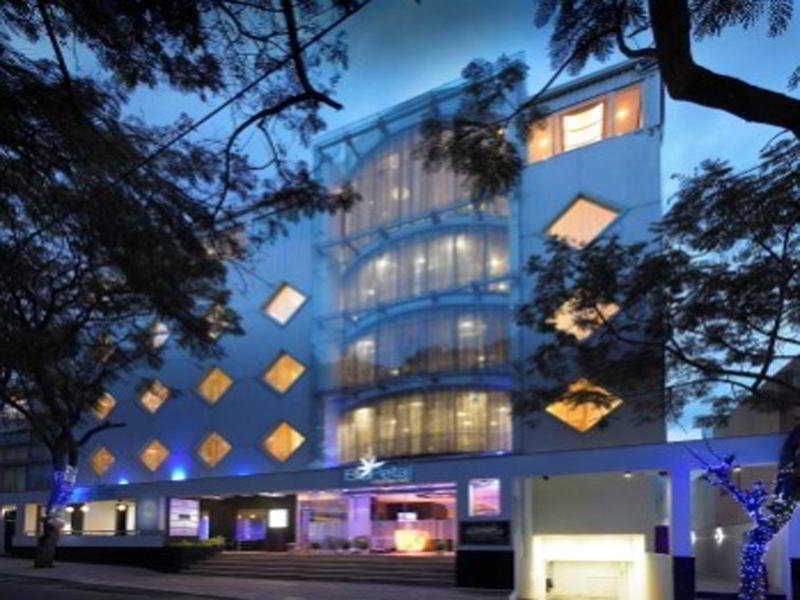 Blu Petal - A Business Hotel Bengalúr Exteriér fotografie